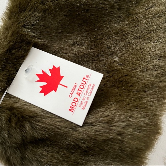 Faux Fur Collar Scarf in Olive Green Colour - Made in 🇨🇦 Canada - Picture 2 of 7